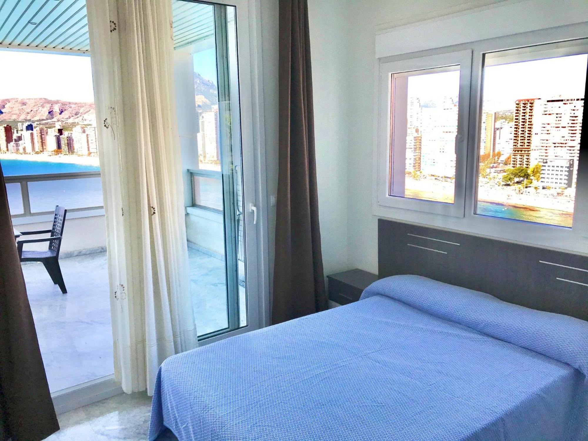 Gemelos 28 Blueline Benidorm Bilik gambar