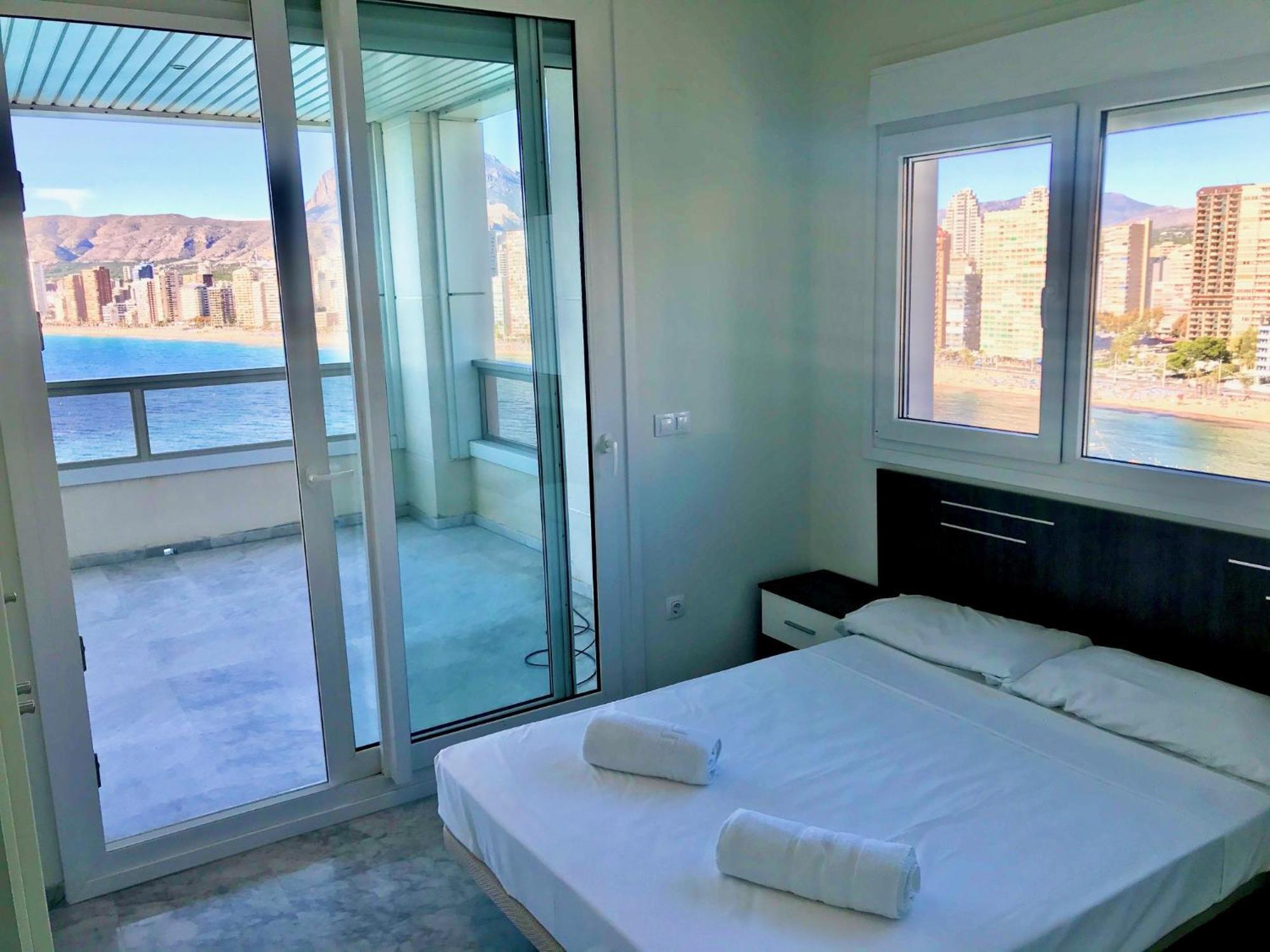 Gemelos 28 Blueline Benidorm Bilik gambar