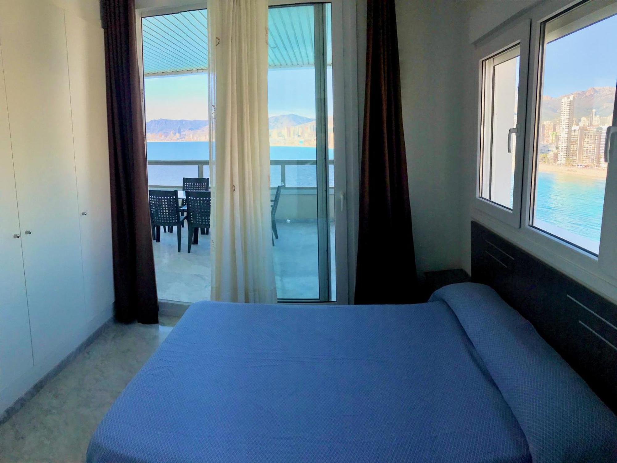 Gemelos 28 Blueline Benidorm Bilik gambar